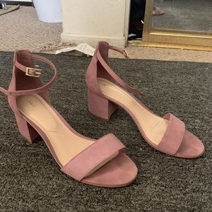 Size 8.5 aldo heels